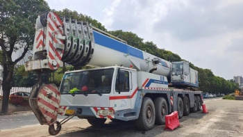 2012 Zoomlion 180ton Truck Crane